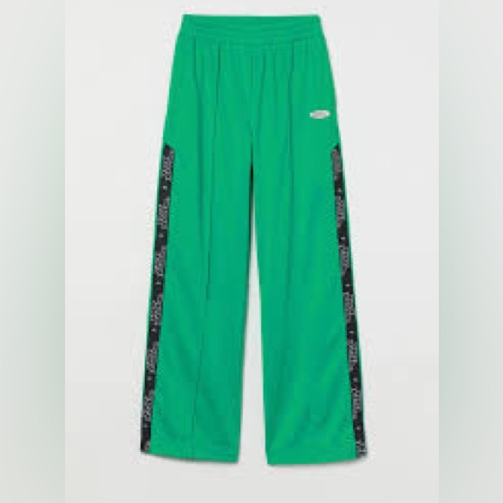SIDE LOGO TRACK PANTS IN GREEN